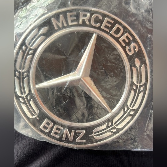 Mercedes’  Benz emblem - Picture 1 of 1